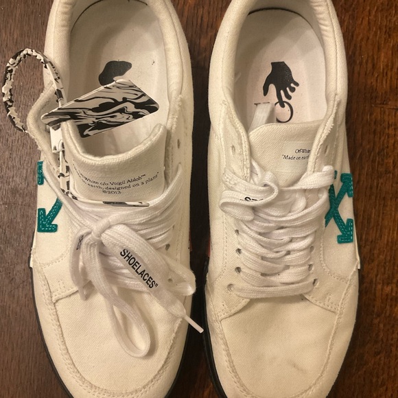 Men’s off white Tennis shoes - Picture 6 of 7